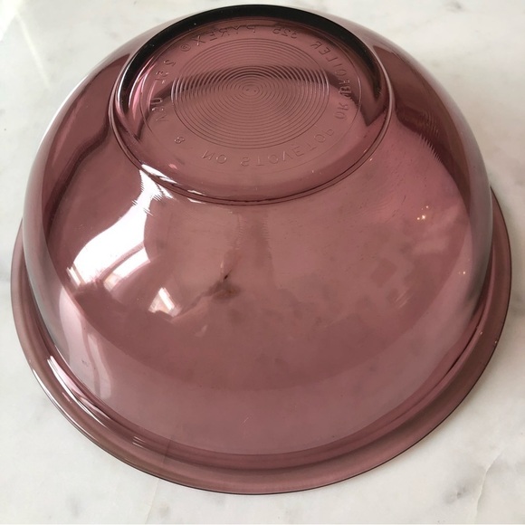 Pyrex 2.5 L Cranberry glass mixing  bowl model 325 - Picture 1 of 9